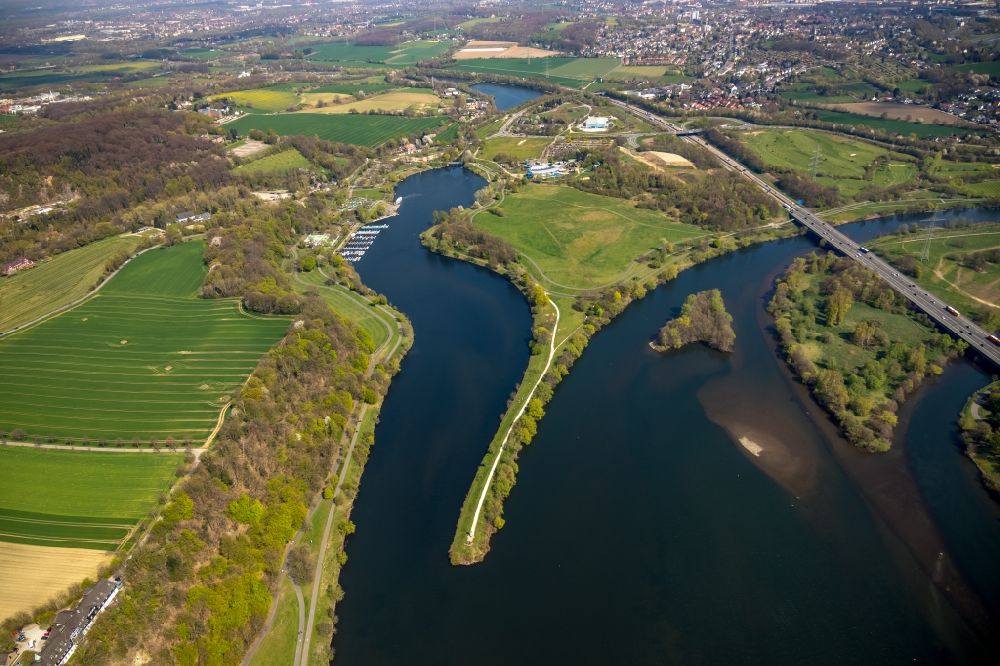 Bochum from the bird's eye view: Riparian areas on the lake area of Kemnader See in Witten in the state North Rhine-Westphalia