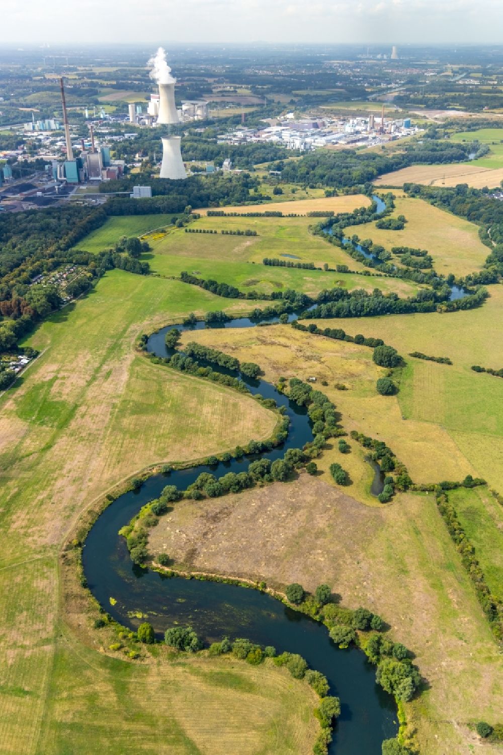 Aerial image Lünen - Curved loop of the riparian zones on the course of the river Lippe in Luenen in the state North Rhine-Westphalia, Germany