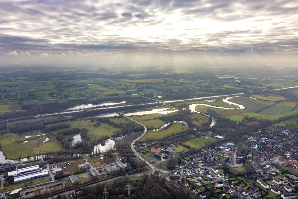 Aerial image Stockum - Curved loop of the riparian zones on the course of the river Lippe - in Stockum in the state North Rhine-Westphalia, Germany