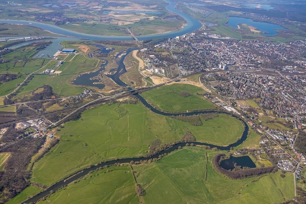 Wesel from above - Curved loop of the riparian zones on the course of the river Lippe - in Wesel in the state North Rhine-Westphalia, Germany