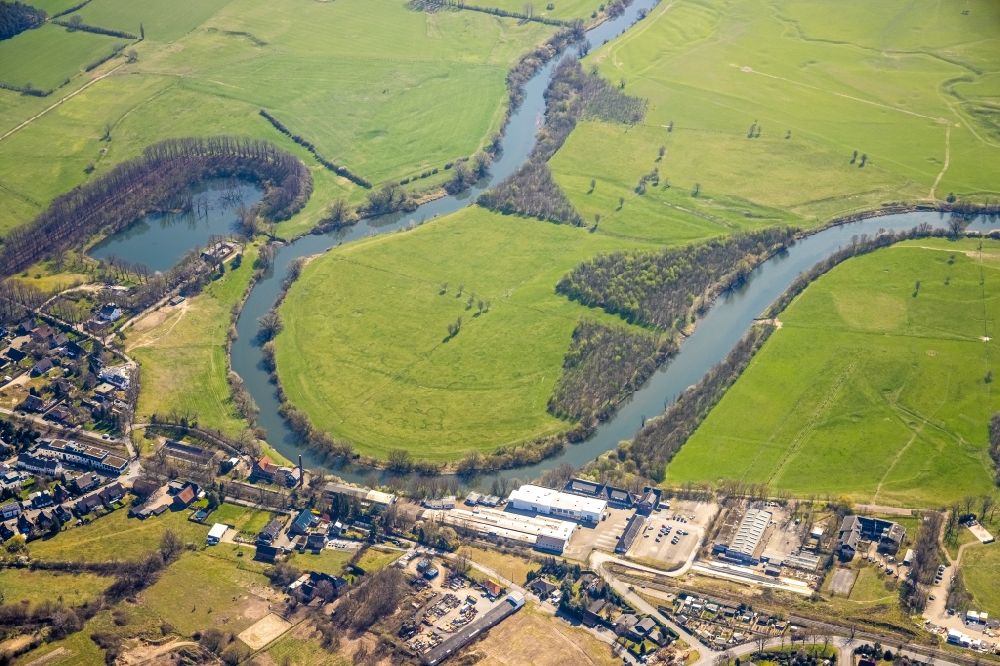Wesel from above - Curved loop of the riparian zones on the course of the river Lippe - in Wesel at Ruhrgebiet in the state North Rhine-Westphalia, Germany