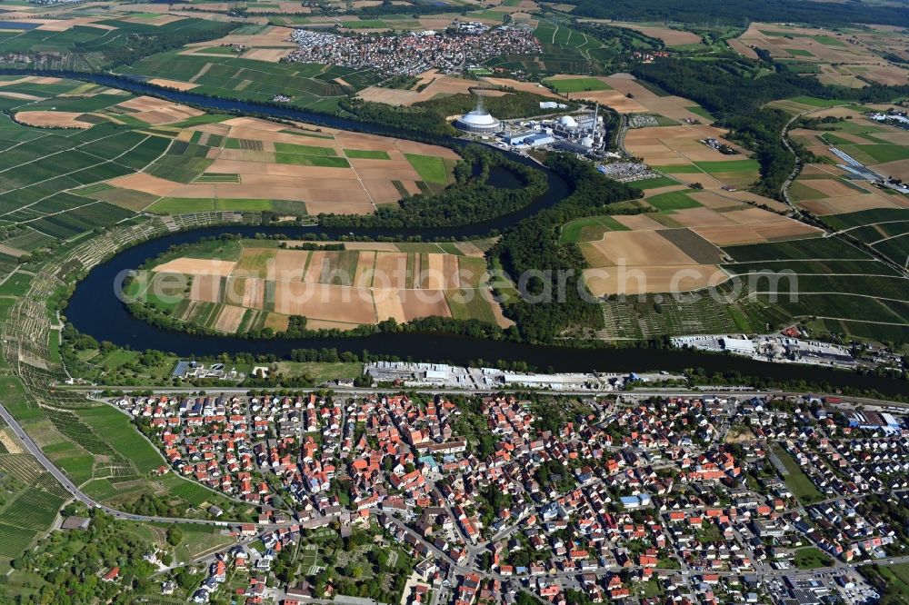 Aerial image Kirchheim am Neckar - Curved loop of the riparian zones on the course of the river Neckar - in Kirchheim am Neckar in the state Baden-Wuerttemberg, Germany