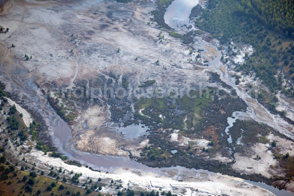 Aerial photograph Wanninchen - Shore areas of flooded former lignite opencast mine and renaturation lake in Wanninchen in the state Brandenburg, Germany