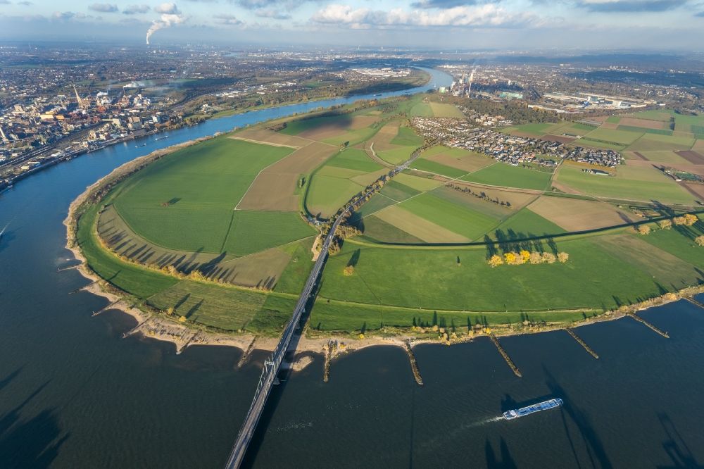 Uerdingen from above - Curved loop of the riparian zones on the course of the river Rhine in Uerdingen in the state North Rhine-Westphalia, Germany