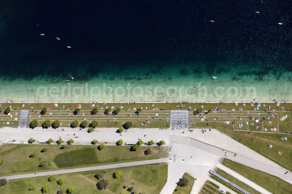 Aerial photograph München - Shore areas at the lake area of a??a??the Riemer See in the Riemer Park in the district of Trudering-Riem in Munich in the state Bavaria, Germany