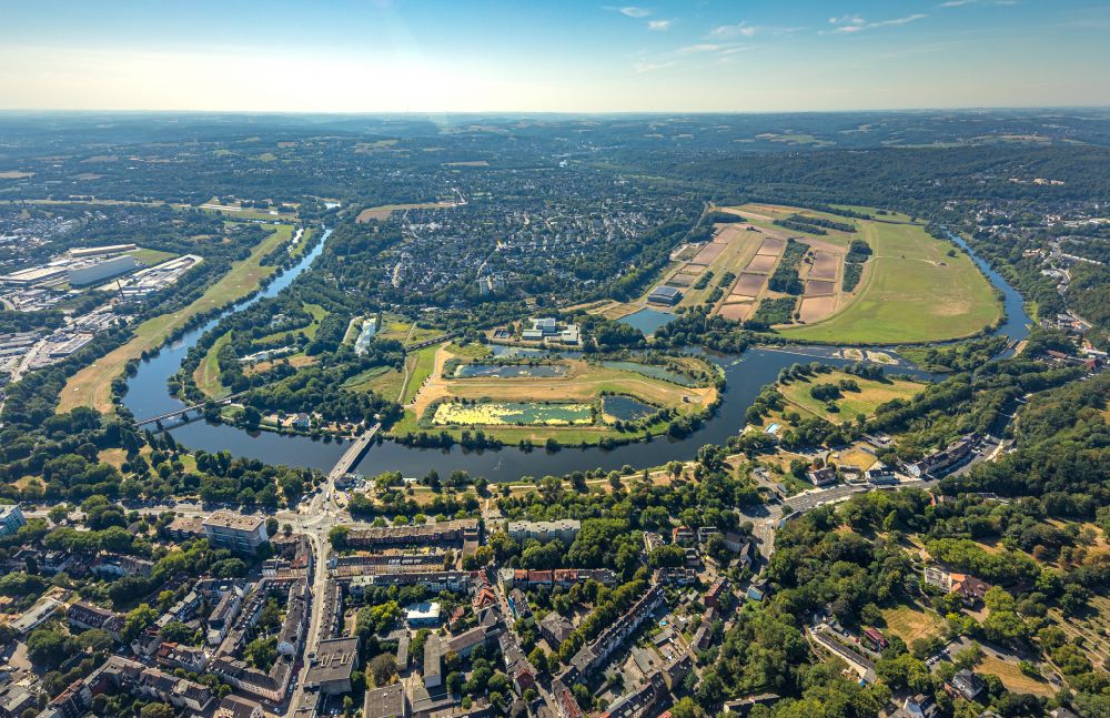 Essen from the bird's eye view: Curved loop of the riparian zones on the course of the river Ruhr with retention basins and reservoirs in Essen at Ruhrgebiet in the state North Rhine-Westphalia, Germany