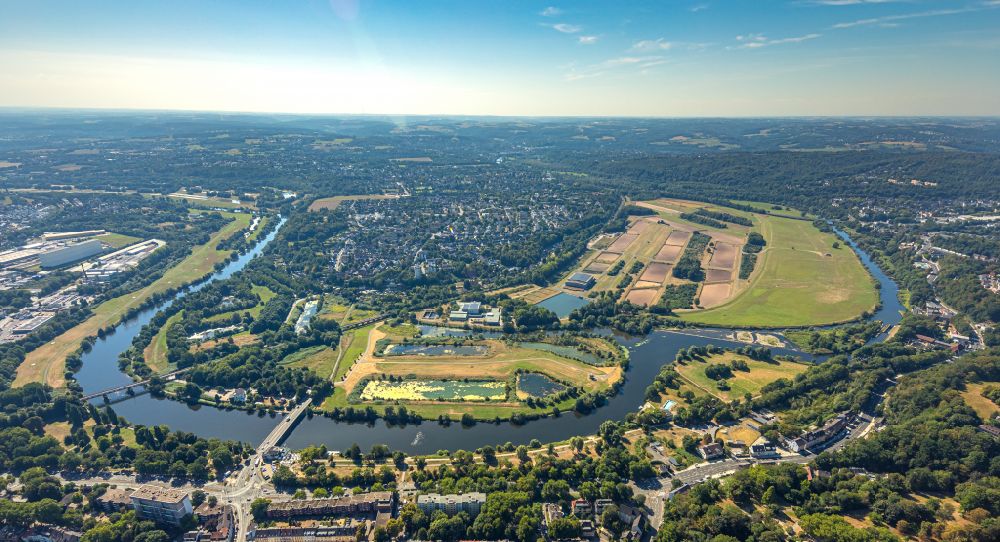 Aerial image Essen - Curved loop of the riparian zones on the course of the river Ruhr with retention basins and reservoirs in Essen at Ruhrgebiet in the state North Rhine-Westphalia, Germany
