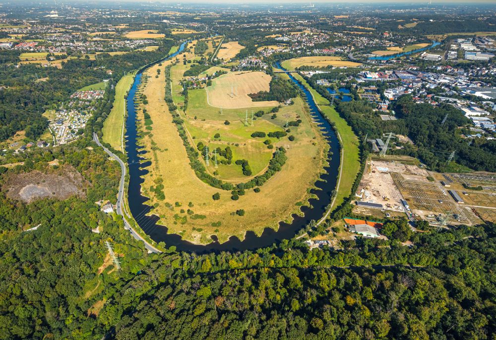 Hattingen from above - Curved loop of the riparian zones on the course of the river Ruhr - in Hattingen at Ruhrgebiet in the state North Rhine-Westphalia, Germany