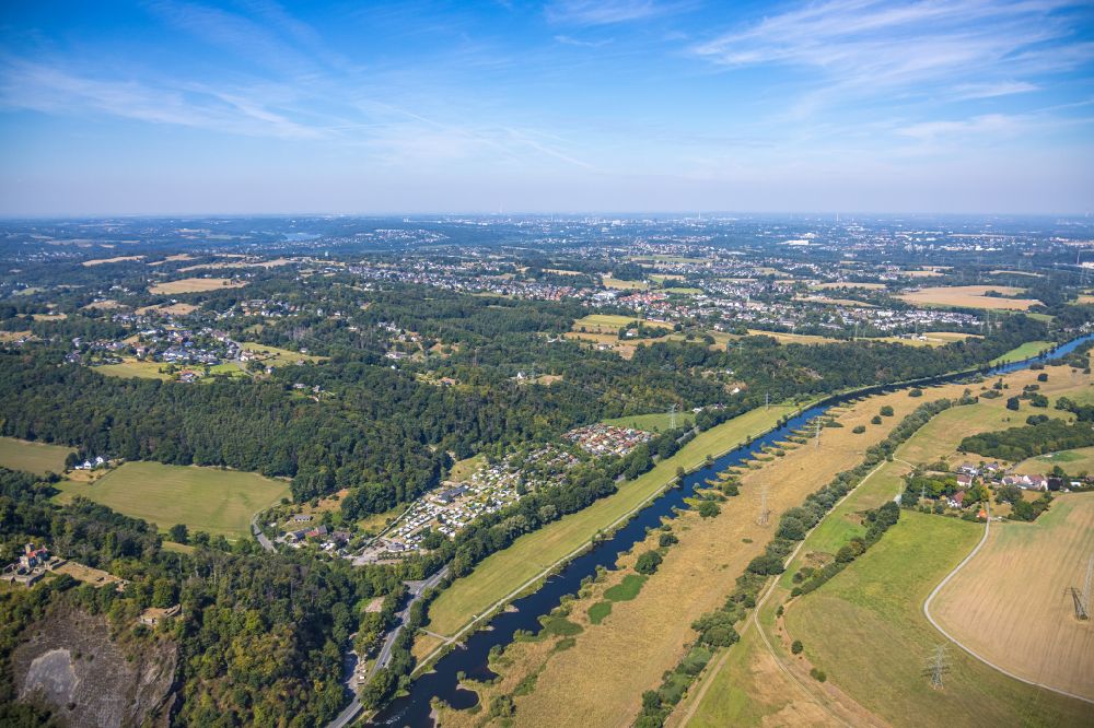 Hattingen from the bird's eye view: Curved loop of the riparian zones on the course of the river Ruhr in Hattingen in the state North Rhine-Westphalia, Germany