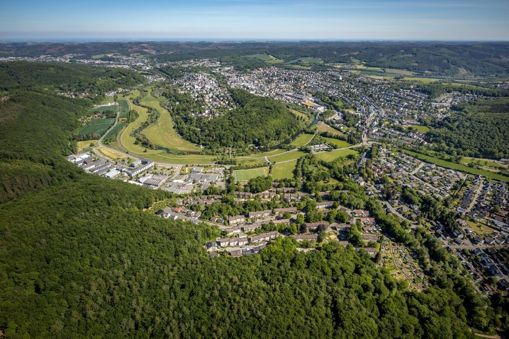 Arnsberg from the bird's eye view: Curved loop of the riparian zones on the course of the river Ruhr- in the district Wennigloh in Arnsberg in the state North Rhine-Westphalia, Germany