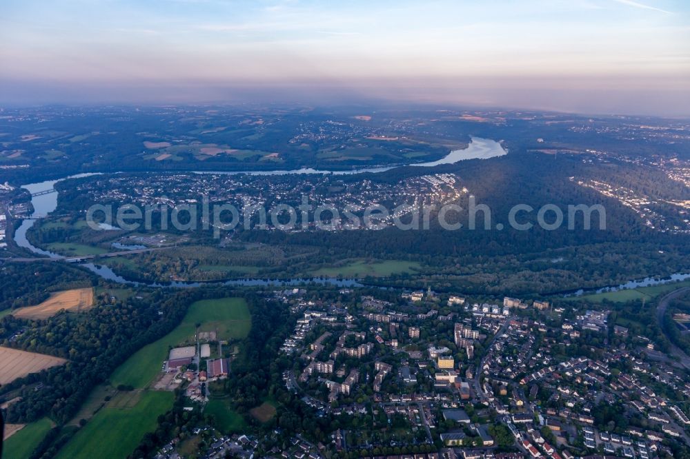 Essen from above - Curved loop of the riparian zones on the course of the river Ruhrbogen of Ruhrhalbinsel Ueberruhr in Essen-Hinsel in the state North Rhine-Westphalia