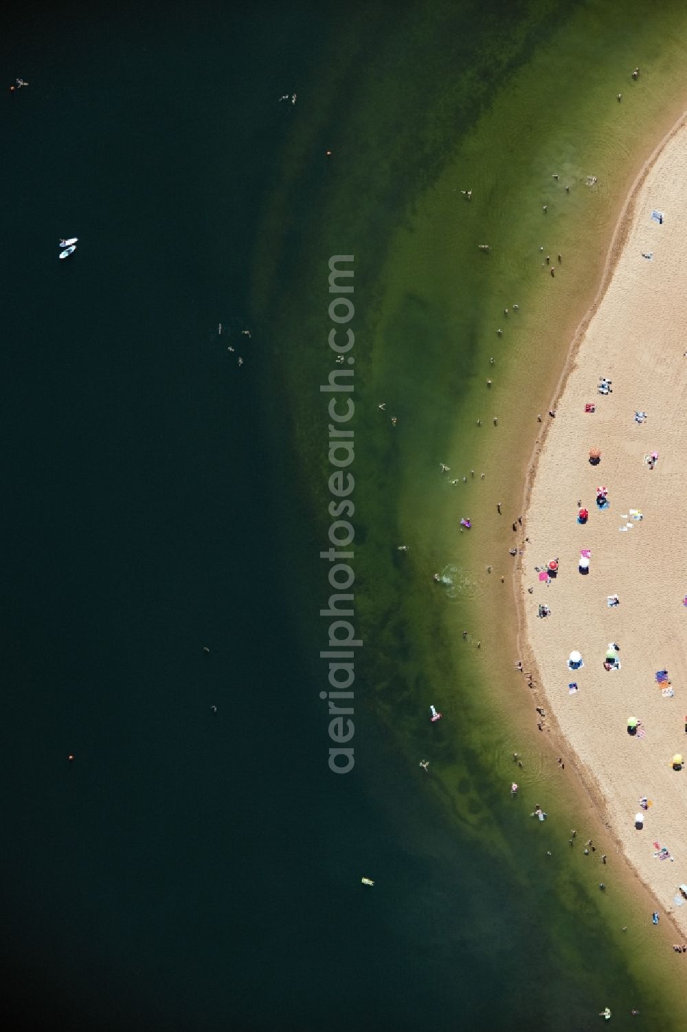 Aerial image Pleinfeld - Sandy beach areas on the Badestrand Allmannsdorf on Brombachsee in Pleinfeld in the state Bavaria, Germany