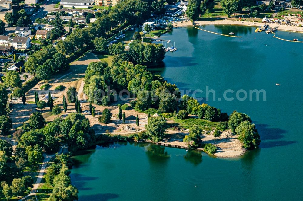 Offenburg from the bird's eye view: Sandy beach areas on the Gifizsee Strandbad in Offenburg in the state Baden-Wuerttemberg, Germany