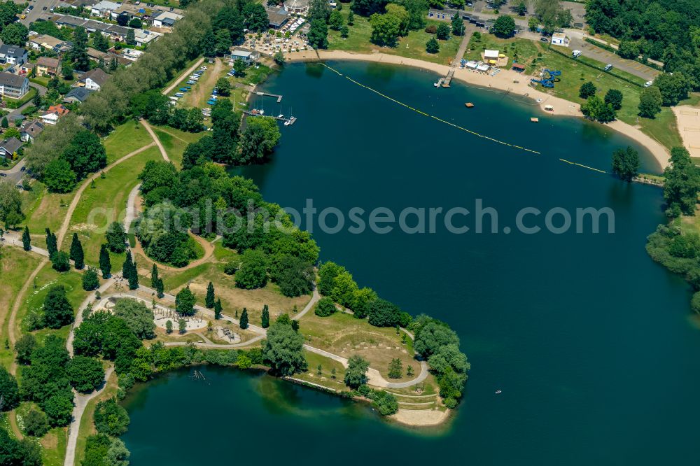Offenburg from the bird's eye view: Sandy beach areas on the Gifizsee Strandbad in Offenburg in the state Baden-Wuerttemberg, Germany