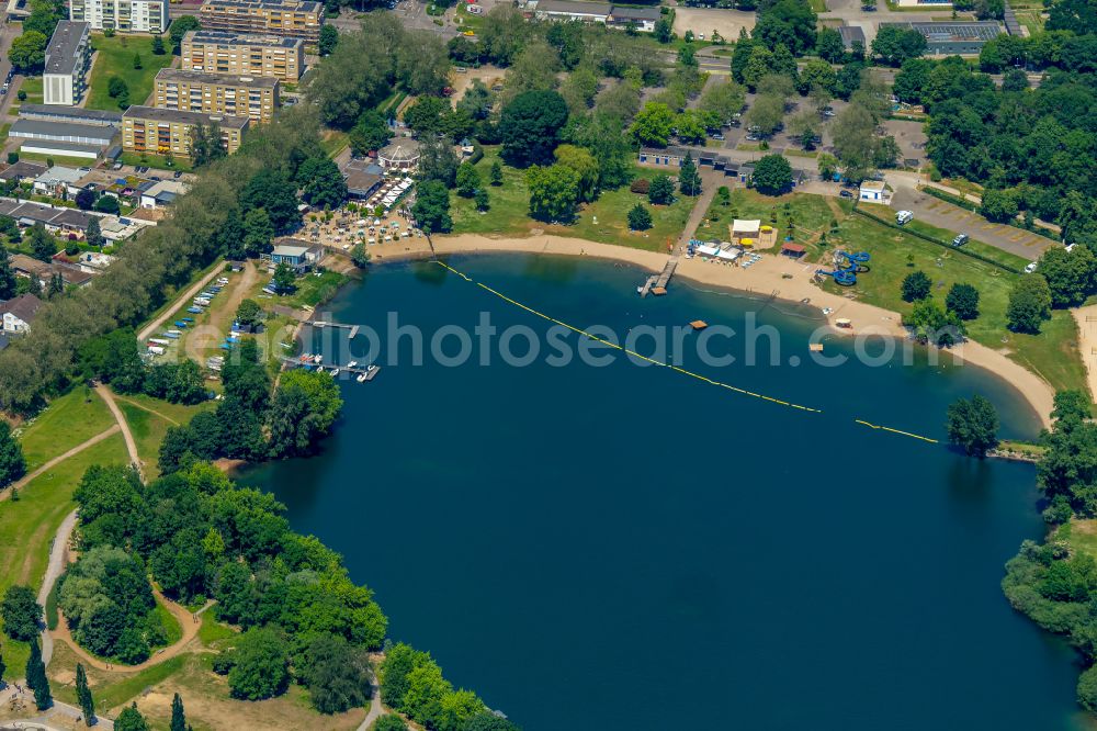Offenburg from above - Sandy beach areas on the Gifizsee Strandbad in Offenburg in the state Baden-Wuerttemberg, Germany