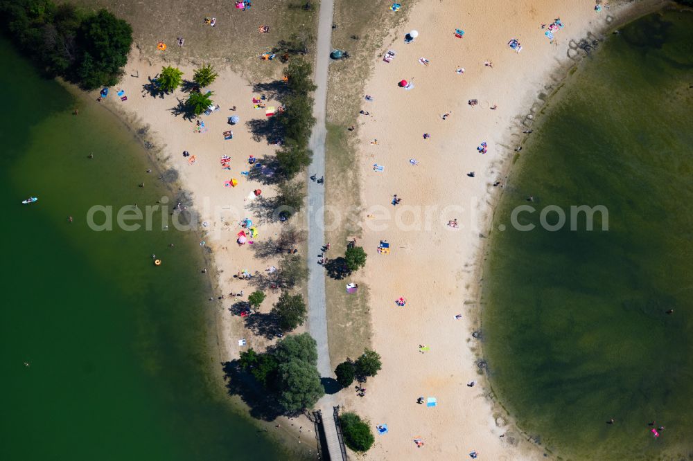 Braunschweig from the bird's eye view: Sandy beach areas on the Heidbergsee in the district Heidberg-Melverode in Brunswick in the state Lower Saxony, Germany