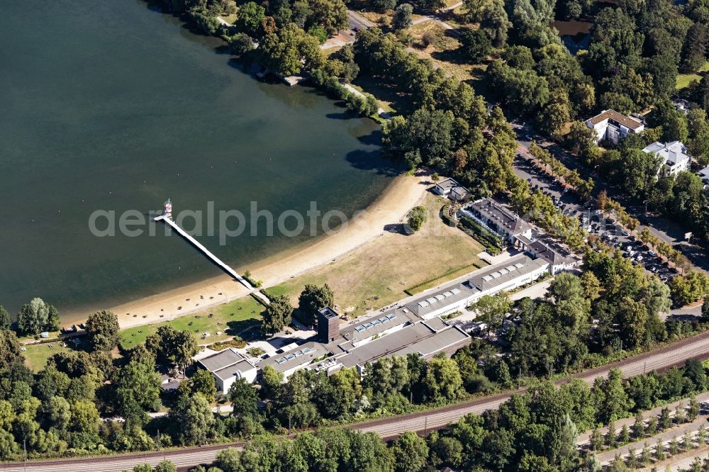 Hannover from the bird's eye view: Sandy beach areas on the Strandbad Maschsee in Hannover in the state Lower Saxony, Germany