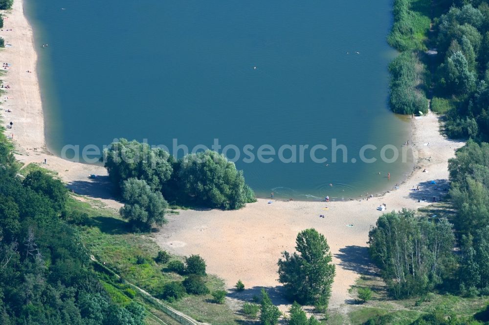 Aerial photograph Berlin - Sandy beach areas on the on Kaulsdorfer See in the district Kaulsdorf in Berlin, Germany