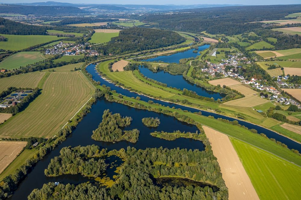 Aerial image Beverungen - Riparian areas on the lake area of Osterfeldsee and Meinbrexen See in Beverungen in the state North Rhine-Westphalia, Germany