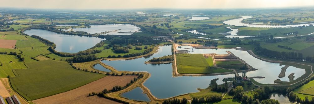 Aerial image Rees - Riparian areas on the lake area of Aspelsches Meer in Rees in the state North Rhine-Westphalia, Germany