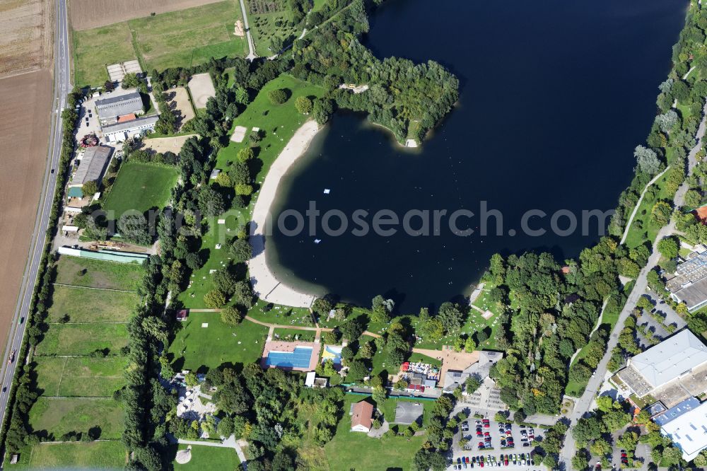 Heddesheim from above - Riparian areas on the lake area of Badesee Hedenheim in Heddesheim in the state Baden-Wuerttemberg, Germany