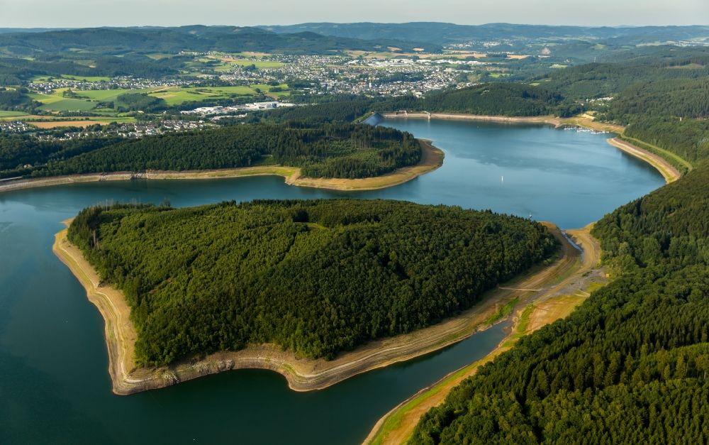 Aerial photograph Olpe - Riparian areas on the lake area of Bigge in Olpe in the state North Rhine-Westphalia