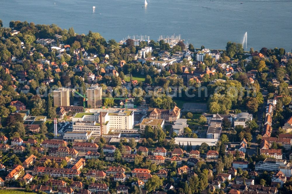 Konstanz from the bird's eye view: Riparian areas on the lake area of Lake Constance in the district Allmannsdorf in Konstanz in the state Baden-Wuerttemberg, Germany