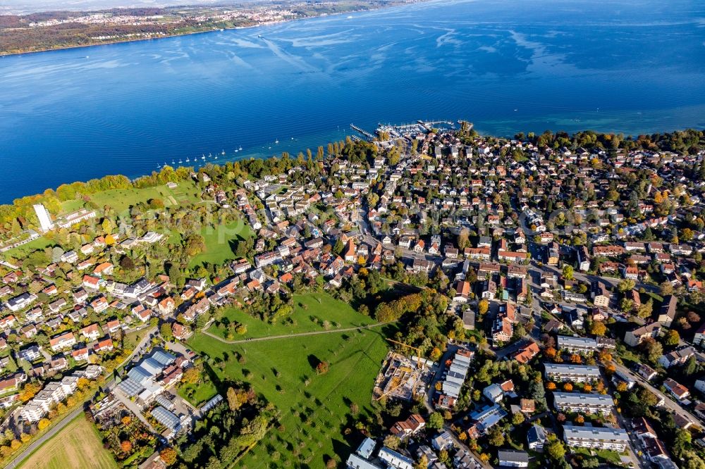 Konstanz from the bird's eye view: Riparian areas on the lake area of Lake Constance in the district Allmannsdorf in Konstanz in the state Baden-Wurttemberg, Germany