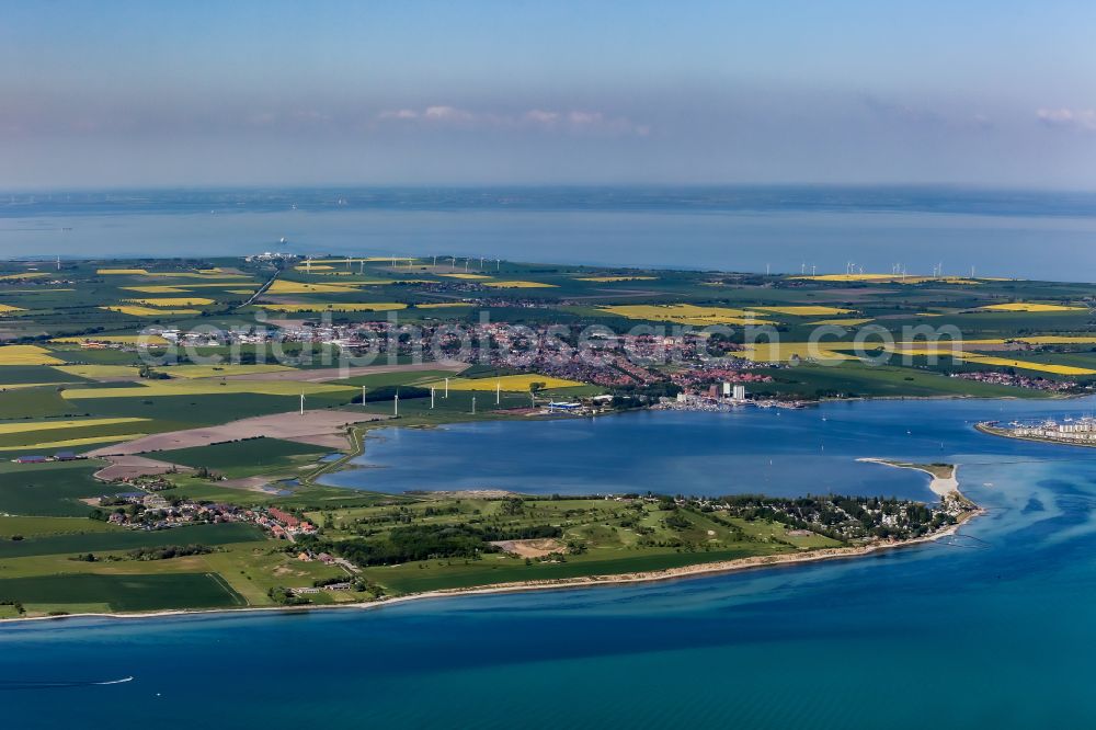 Aerial photograph Fehmarn - Riparian areas on the lake area of Burger Binnensee in Fehmarn on the island of Fehmarn in the state Schleswig-Holstein, Germany