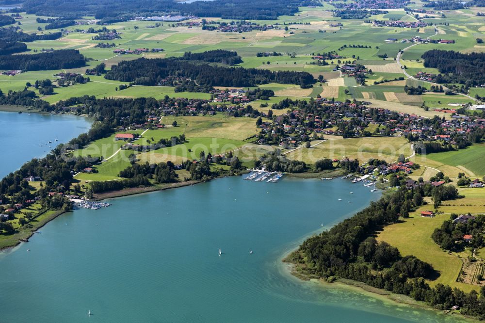 Breitbrunn am Chiemsee from the bird's eye view: Riparian areas on the lake area of Chiemsee Urfahrnerbucht in Breitbrunn am Chiemsee in the state Bavaria, Germany