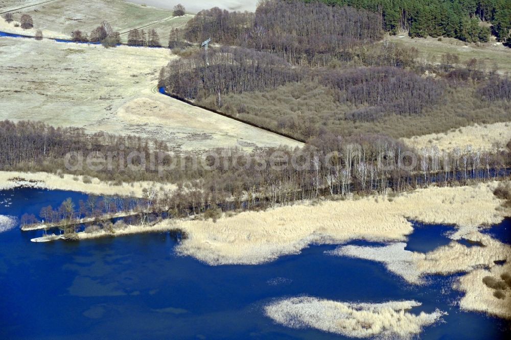 Aerial image Userin - Riparian areas on the lake area of Grosser Labussee and Havel in Userin in the state Mecklenburg - Western Pomerania, Germany