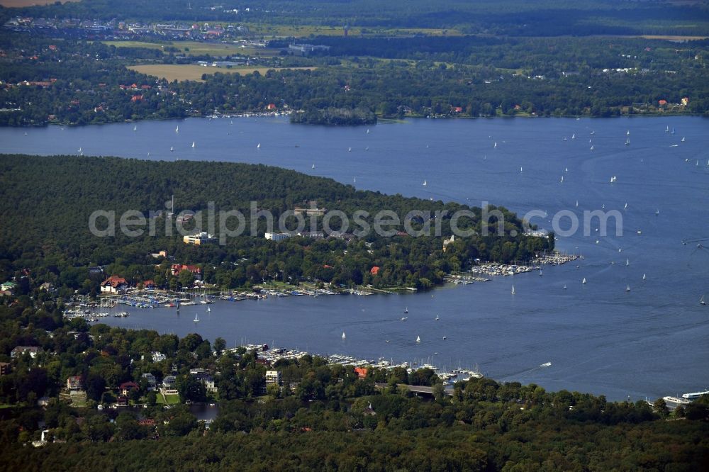 Aerial image Berlin - Riparian areas on the lake area of Grosser Wannsee in the district Nikolassee in Berlin, Germany