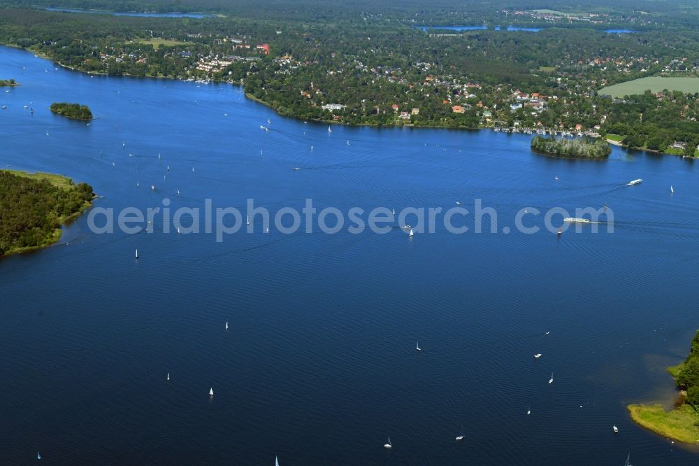 Berlin from the bird's eye view: Riparian areas on the lake area of Grosser Wannsee in the district Nikolassee in Berlin, Germany
