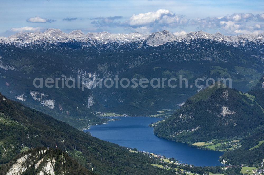 Gaiswinkl from the bird's eye view: Riparian areas on the lake area of Grundlsee in Gaiswinkl in Steiermark, Austria