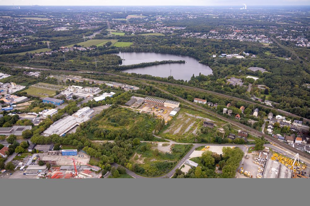 Dortmund from the bird's eye view: Riparian areas on the lake area of Hallerey Reserve in the district Hallerey in Dortmund at Ruhrgebiet in the state North Rhine-Westphalia, Germany