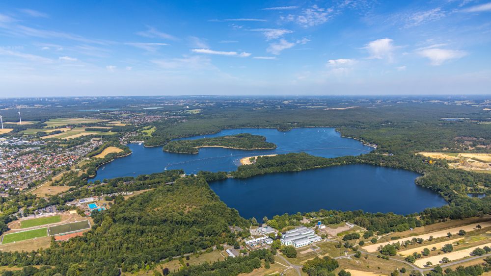 Aerial image Haltern am See - Riparian areas on the lake area of Halterner Stausee in Haltern am See in the state North Rhine-Westphalia, Germany