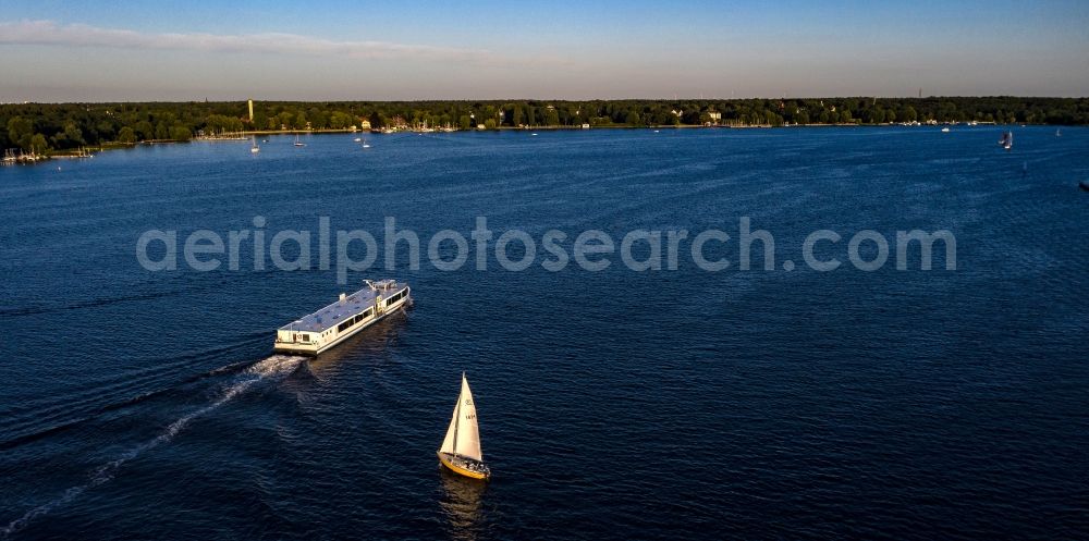 Berlin from the bird's eye view: Riparian areas on the lake area of the Havel in the district Wannsee in Berlin, Germany