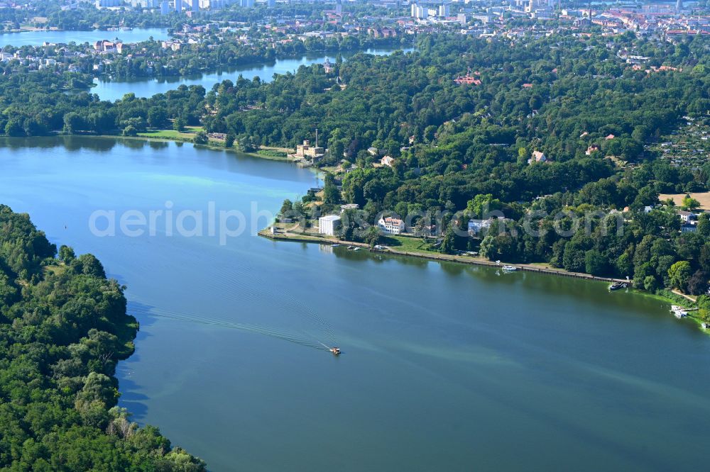 Aerial image Potsdam - Riparian areas on the lake area of Jungfernsee in the district Sacrow in Potsdam in the state Brandenburg, Germany