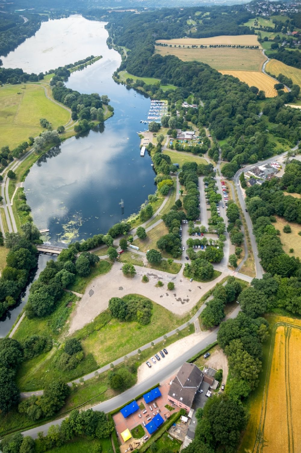 Aerial photograph Bochum - Riparian areas on the lake area of Kemnader See - Oelbach in Bochum in the state North Rhine-Westphalia, Germany