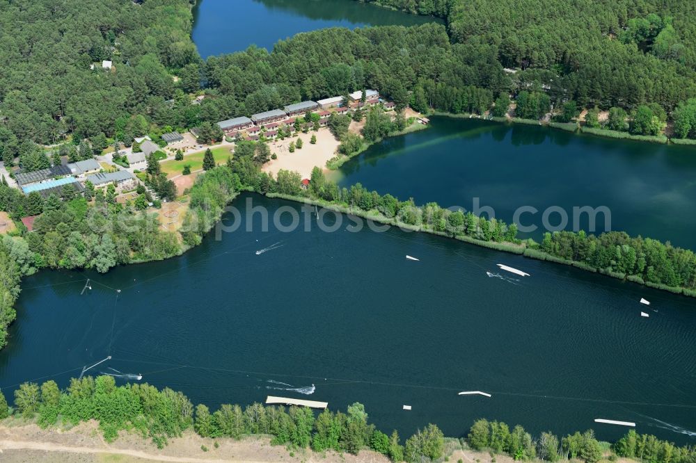 Ruhlsdorf from the bird's eye view: Riparian areas on the lake area of Kiessee in Ruhlsdorf in the state Brandenburg, Germany