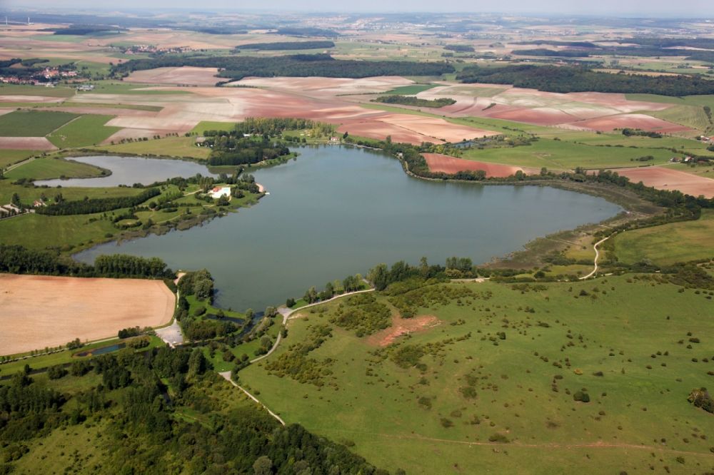 Aerial image Morhange - Riparian areas on the lake area of Lac de la Mutche in Morhange in Grand Est, France