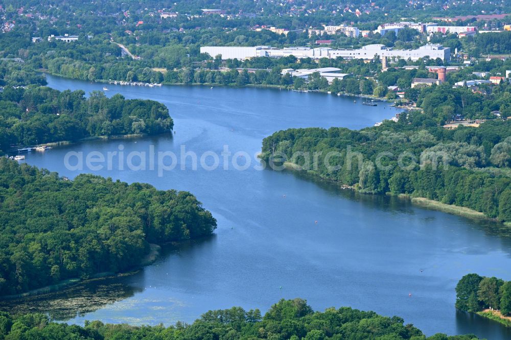 Aerial image Oranienburg - Riparian areas on the lake area of Lehnitzsee in a forest area on street Seepromenade in Oranienburg in the state Brandenburg, Germany