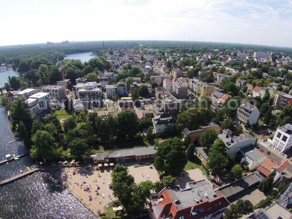 Aerial photograph Berlin - Riparian areas on the lake area of Mueggelsee on Mueggelspree destrict Friedrichshagen in Berlin
