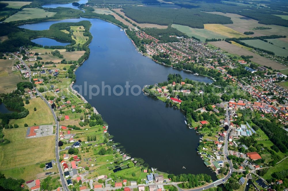 Mirow from the bird's eye view: Riparian areas on the lake area of Mirower See in Mirow in the state Mecklenburg - Western Pomerania, Germany