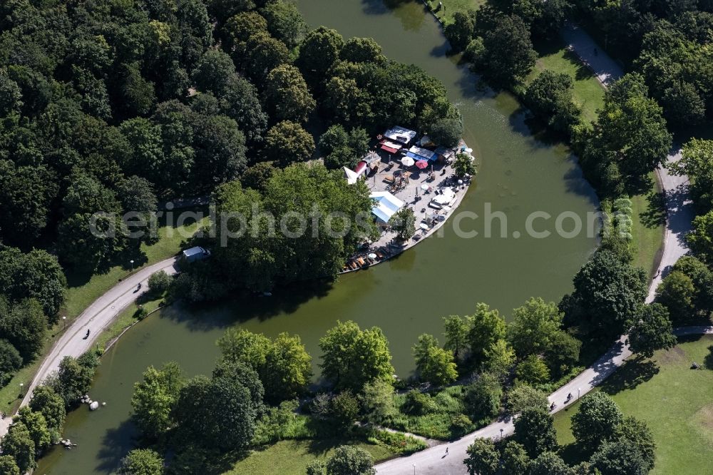 Aerial photograph München - Riparian areas on the lake area of Mollsee in a forest area in the district Sendling-Westpark in Munich in the state Bavaria, Germany
