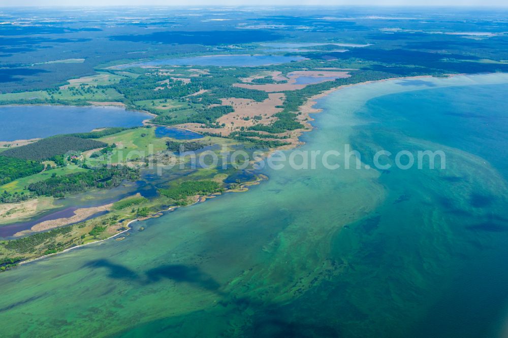 Aerial photograph Varchentin - Riparian areas on the lake area of Mueritz in Varchentin in the state Mecklenburg - Western Pomerania, Germany