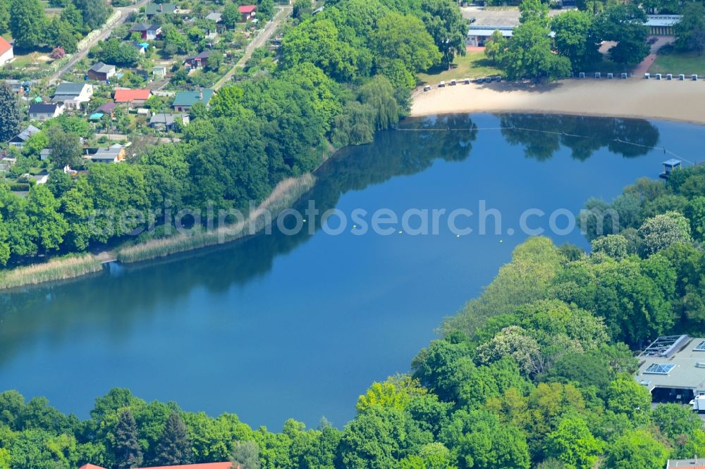 Berlin from above - Riparian areas on the lake area of Orankesee on Oberseestrasse in the district Hohenschoenhausen in Berlin, Germany