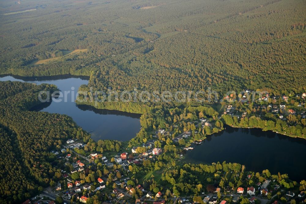 Aerial photograph Alt Buchhorst - Riparian areas on the lake area of Peetzsee - Moellensee in Alt Buchhorst in the state Brandenburg, Germany