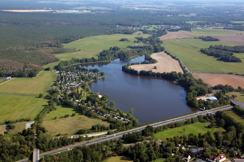 Aerial image Radeburg - Riparian areas on the lake area of Radeburger Stausee with the Campsite Am Roederstausee in Radeburg in the state Saxony, Germany