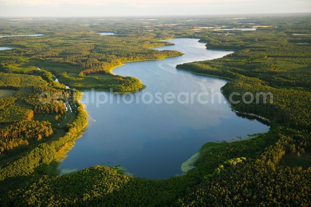 Aerial photograph Wesenberg - Riparian areas on the lake area of Raetzsee in Wesenberg in the state Mecklenburg - Western Pomerania, Germany